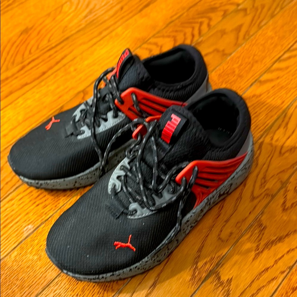 Kids Puma Pacer Next Cage JR Black/Red Sneakers — Size 4C — brand new